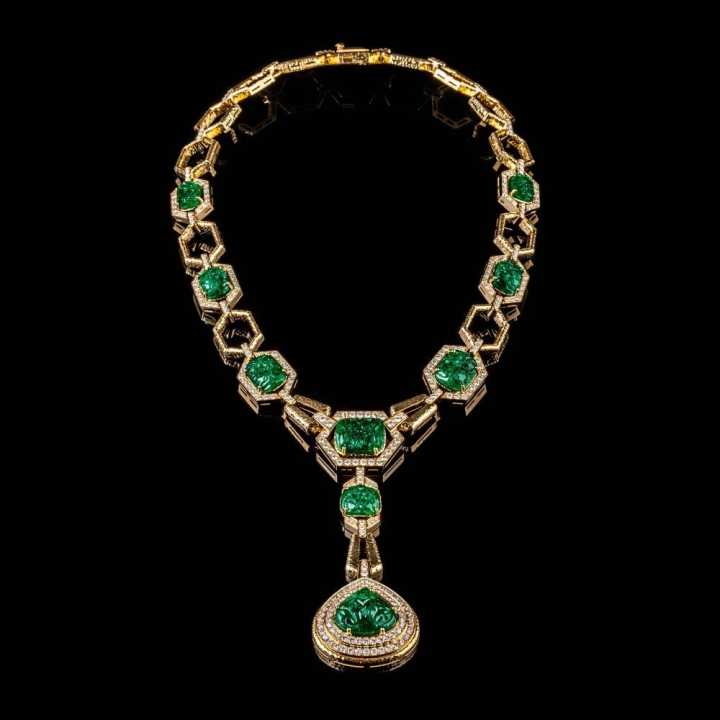 Gold Necklace with emeralds and pavé diamonds
